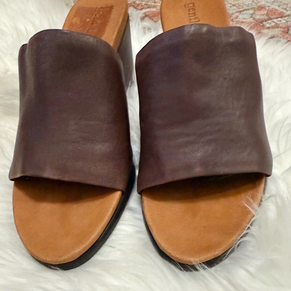 Gentle Souls ‘Gabe-Olicious’ Leather Wedge Slides - Picture 7 of 8